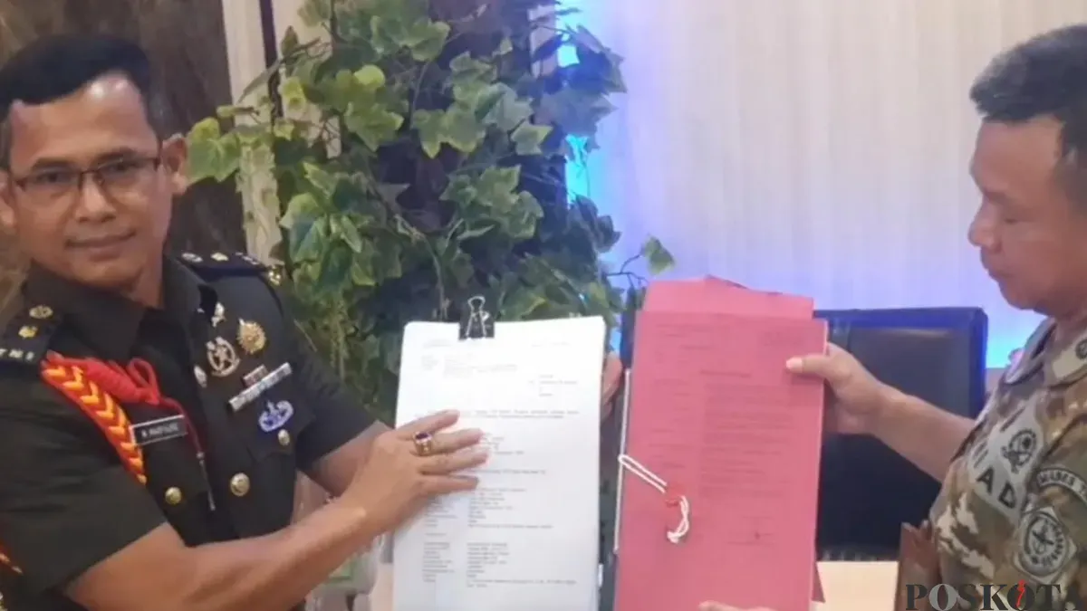 Penyidikan kasus penyiraman air keras terhadap aktivis KontraS, Andrie Yunus, resmi memasuki tahap persidangan setelah berkas kasusnya dilimpahkan ke Pengadilan Militer II-08 Jakarta pada Kamis, 16 April 2026. (Sumber: Poskota/Ali Mansur)