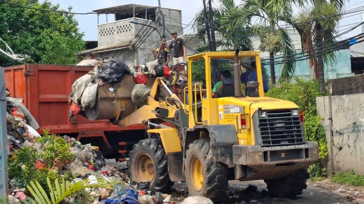 Penanganan sampah di sampah di TPS Depo Kembar, Kelurahan Jelambar, Kecamatan Grogol Petamburan, Jakarta Pusat. (Sumber: Dok. Istimewa)