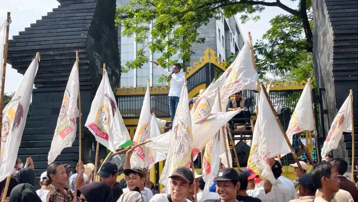 Aliansi petani menggelar aksi demonstrasi di depan Polda Metro Jaya, Jakarta Selatan, Jumat, 17 April 2026. (Sumber: Dok. Polda Metro Jaya)