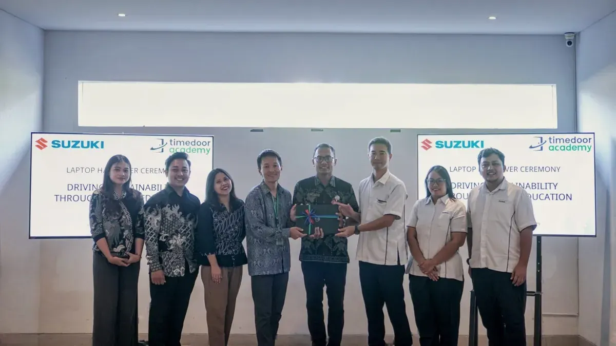 Suzuki Indonesia donasikan 25 laptop rekondisi untuk mendukung pembelajaran coding dan AI (Sumber: Suzuki)