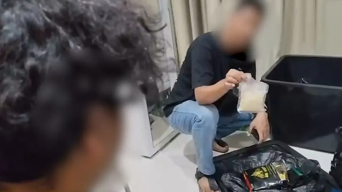 Direktorat Reserse Narkoba Polda Metro Jaya mengungkap praktik laboratorium gelap (clandestine lab) narkotika jenis tembakau sintetis di sebuah apartemen di wilayah Jakarta Pusat, Jumat, 17 April 2026. (Sumber: Dok. Polda Metro Jaya)