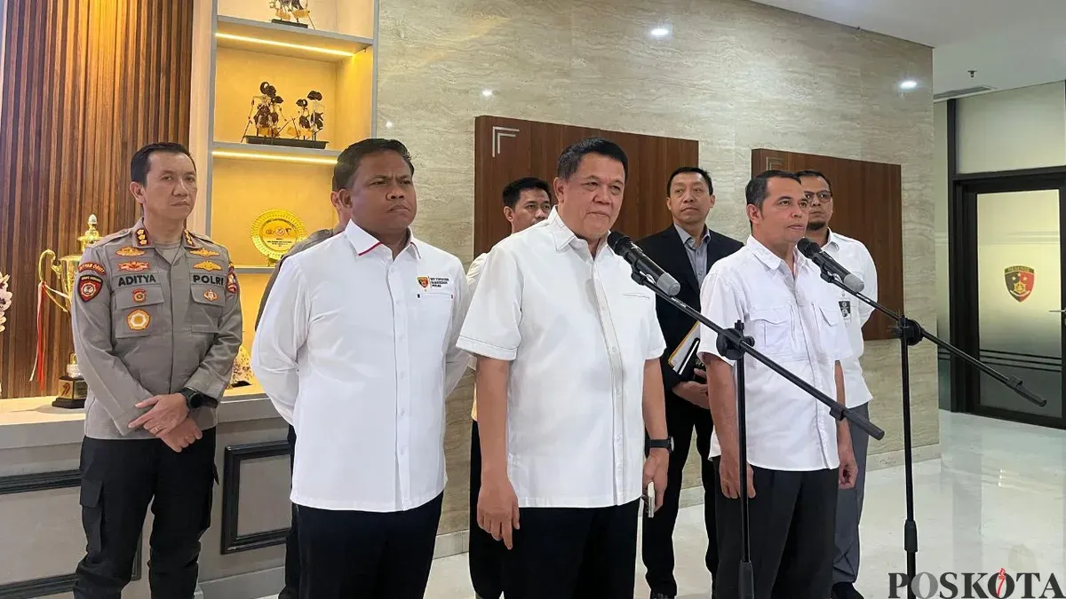 Wakabaintelkam Polri Irjen Nanang Rudi Supriatna saat konferensi pers terkait Satgas Haji di Mabes Polri, Jakarta Selatan, Senin, 20 April 2026. (Sumber: Poskota/Ali Mansur)