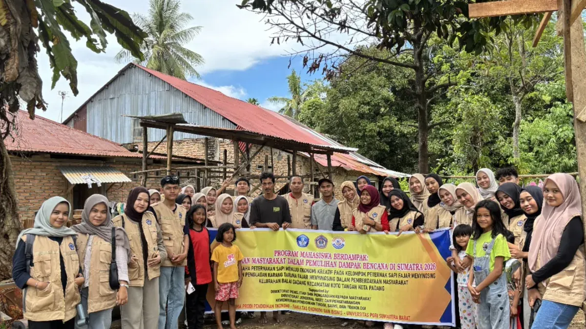 Universitas PGRI Sumatera Barat (UPGRISBA) kompak bergerak korban pascabencana Sumatera melalui program pengabdian masyarakat. (Sumber: Istimewa)