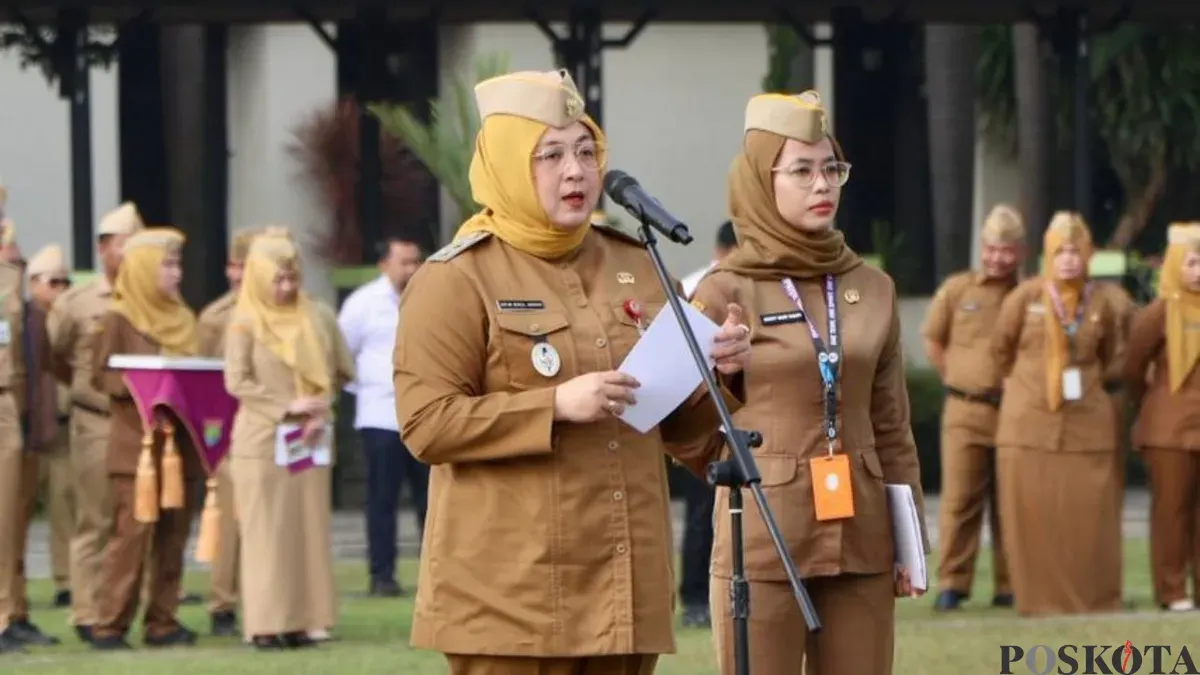 Wakil Bupati Tangerang, Intan Nurul Hikmah saat memimpin apel pagi, Senin, 20 April 2026. (Sumber: Poskota/Veronica Prasetio)