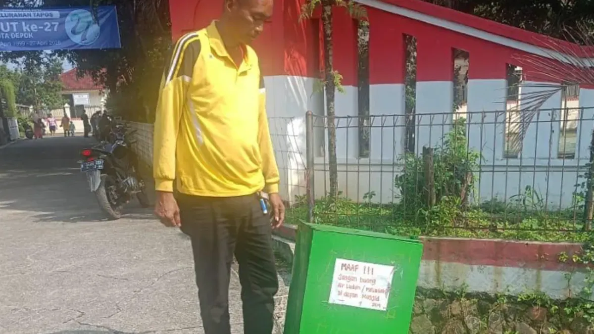 Potret barang bukti kotak amal yang dicuri pelaku. (Sumber: Polsek Cimanggis)