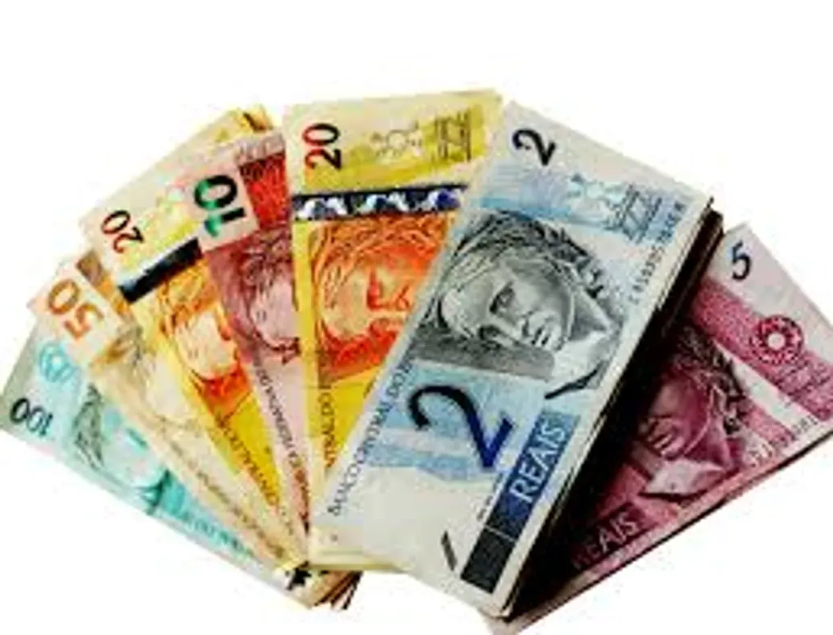 Ilustrasi berbagai mata uang dunia, dengan Dinar Kuwait menjadi yang terkuat pada 2026 berdasarkan nilai tukar terhadap dolar AS. (Sumber: Istimewa)