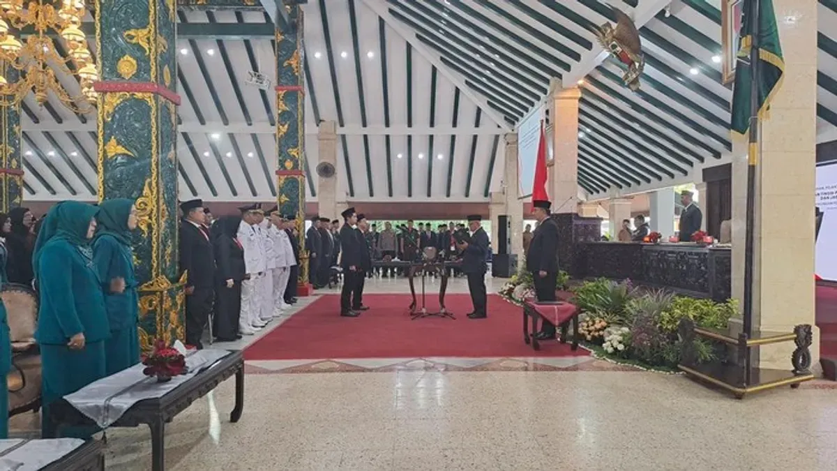 Pelantikan pejabat di lingkungan Pemerintah Kabupaten (Pemkab) Malang tengah disorot usai Sanusi melantik putranya, Ahmad Dzulfikar Nurrahman, sebagai Kepala Dinas Lingkungan Hidup (DLH). (Sumber: X/@LambeSahamjja)