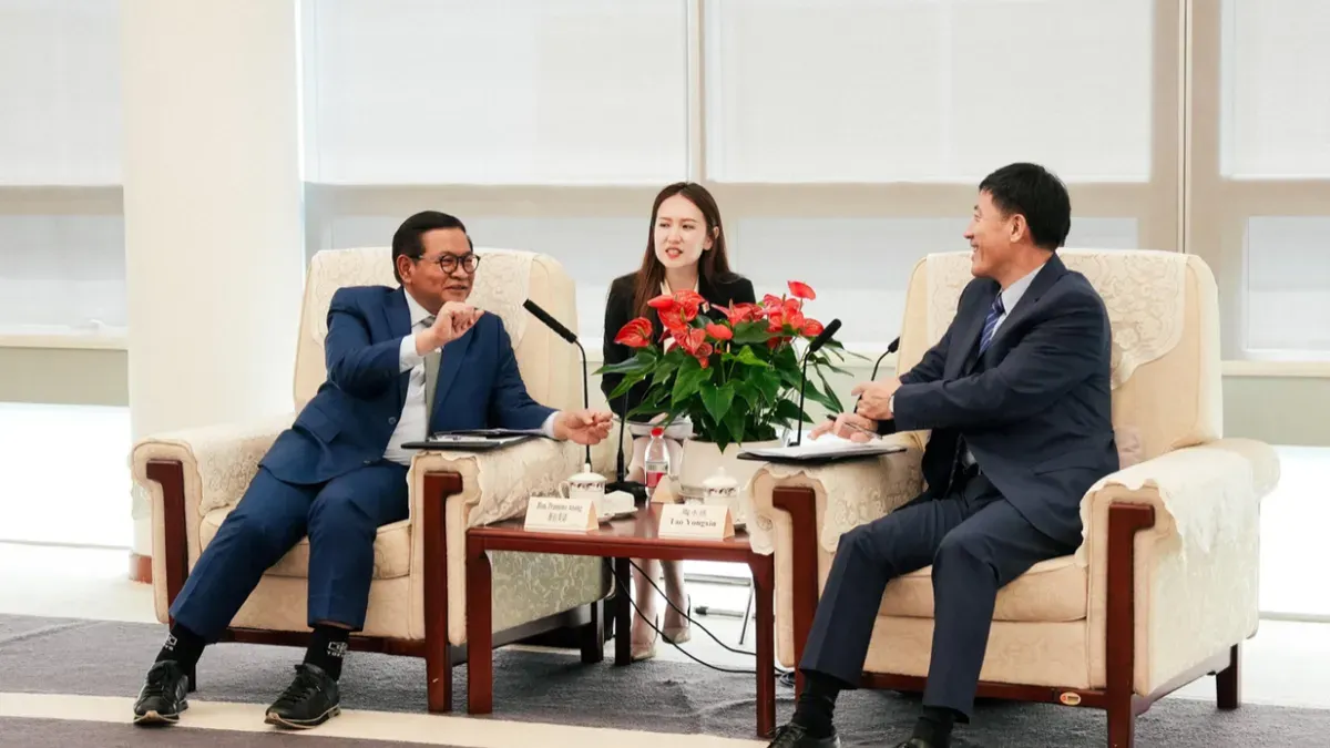 Potret Gubernur DKI Jakarta, Pramono Anung saat menyepakati kerja sama sister city antara Jakarta dan Shenzhen, Tiongkok. (Sumber: Pemprov DKI Jakarta)