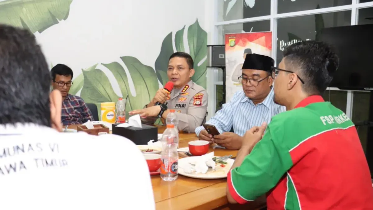 Pertemuan antara Kapolres Metro Depok, Kombes Pol Abdul Waras bersama perwakilan serikat buruh Kota Depok menjelang peringatan Mayday. (Sumber: Polres Metro Depok)