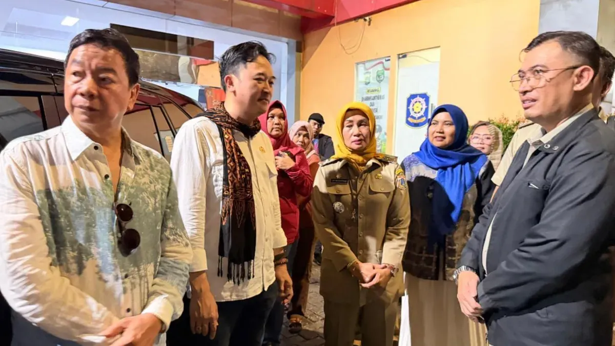 DPRD DKI Jakarta bersama Pemkot Jakarta Barat menghadirkan Pelayanan Terpadu Malam Hari (PTMH) di Kecamatan Tamansari, Selasa, 28 April 2026. (Sumber: Istimewa)