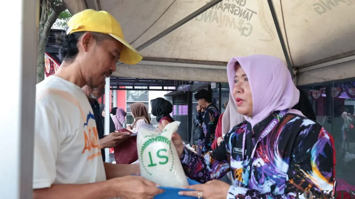 Kegiatan Warteksi di Gerai Tangerang Gemilang Cikupa. (Sumber: Poskota/Veronica Prasetio)