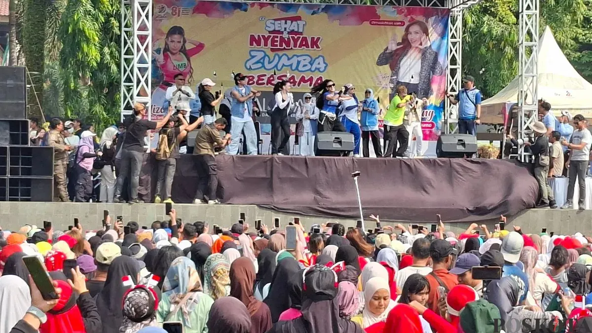 Kemeriahan senam zumba dihadiri ratusan warga di lapangan DOS Kota Depok, Minggu, 2 Agustus 2026. (Sumber: Poskota/Angga Pahlevi)