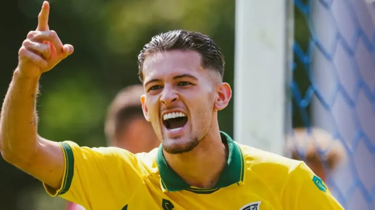 Justin Hubner memilih bertahan bersama Fortuna Sittard meski dikabarkan mendapat tawaran bernilai jutaan euro dari Persija Jakarta. (Sumber: Instagram)