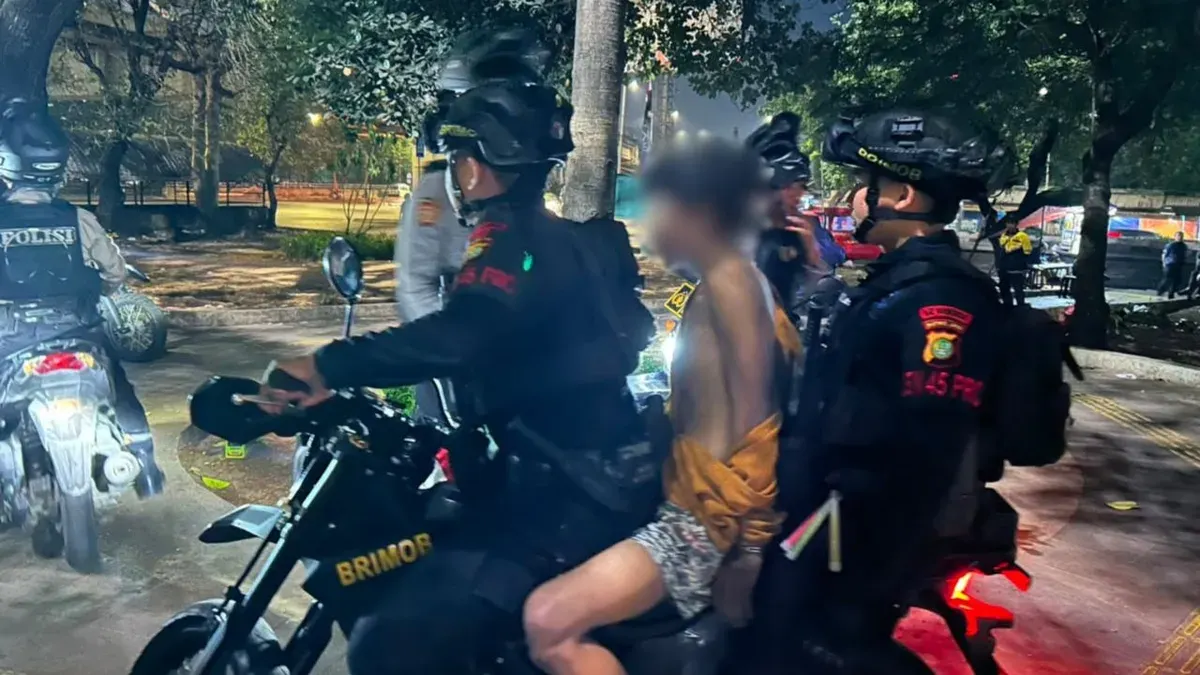 Pemuda diduga terlibat curanmor ditangkap di Jalan Raya Bogor, Ciracas, Jakarta Timur, Senin, 3 Agustus 2026, dini hari WIB. (Sumber: Dok. Istimewa)