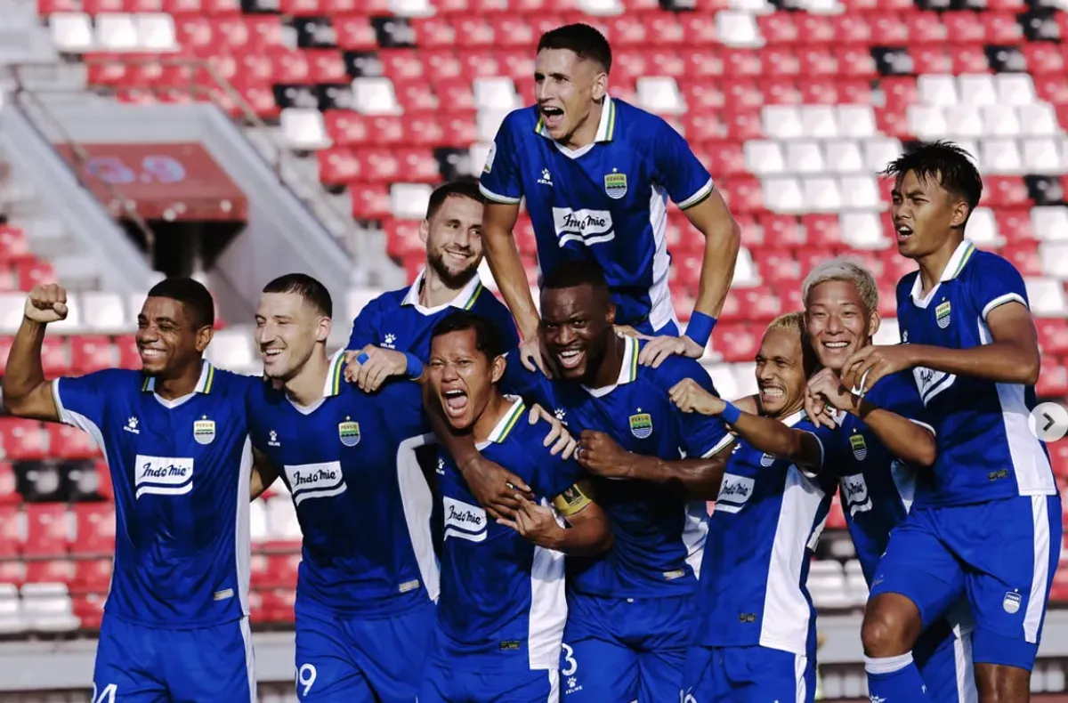 Selebrasi pemain Persib Bandung usai mengalahkan Persija Jakarta dengan skor 2-1. (Sumber: Instagram/@Persib)