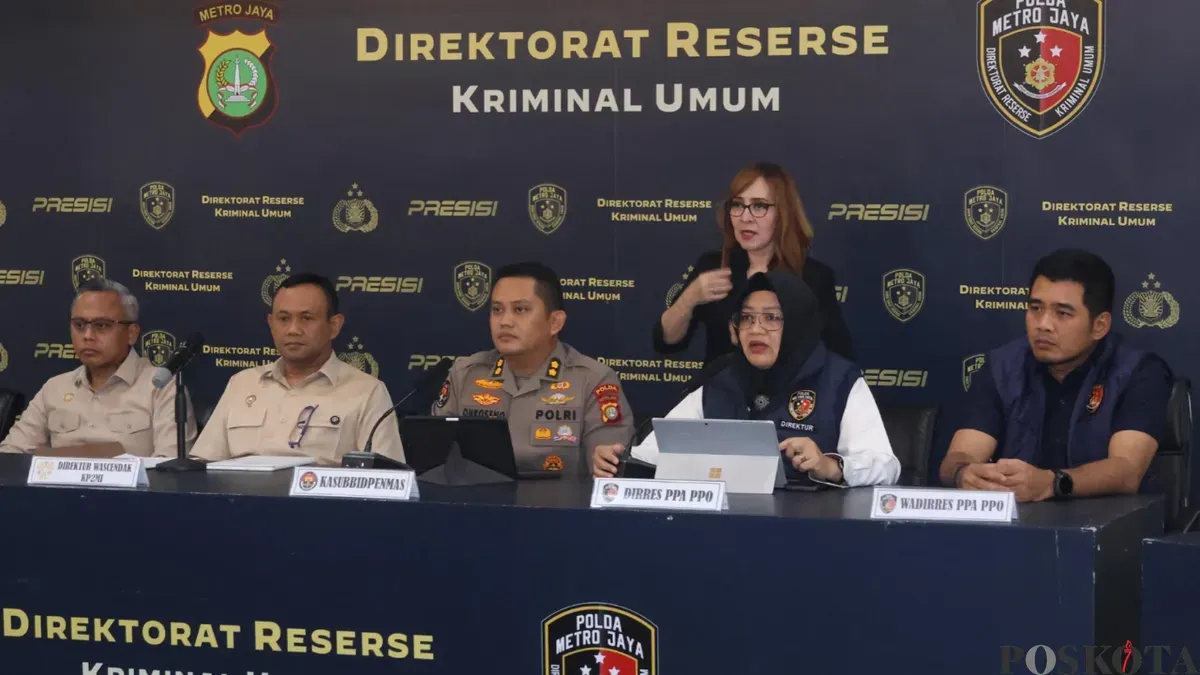 Konferensi pers Polda Metro Jaya terkait pemulangan tiga warga negara Indonesia (WNI) yang menjadi korban tindak pidana perdagangan orang (TPPO) dari Libya, di Polda Metro Jaya, Jakarta Selatan, Selasa, 4 Agustus 2026. (Sumber: Poskota/Ali Mansur)