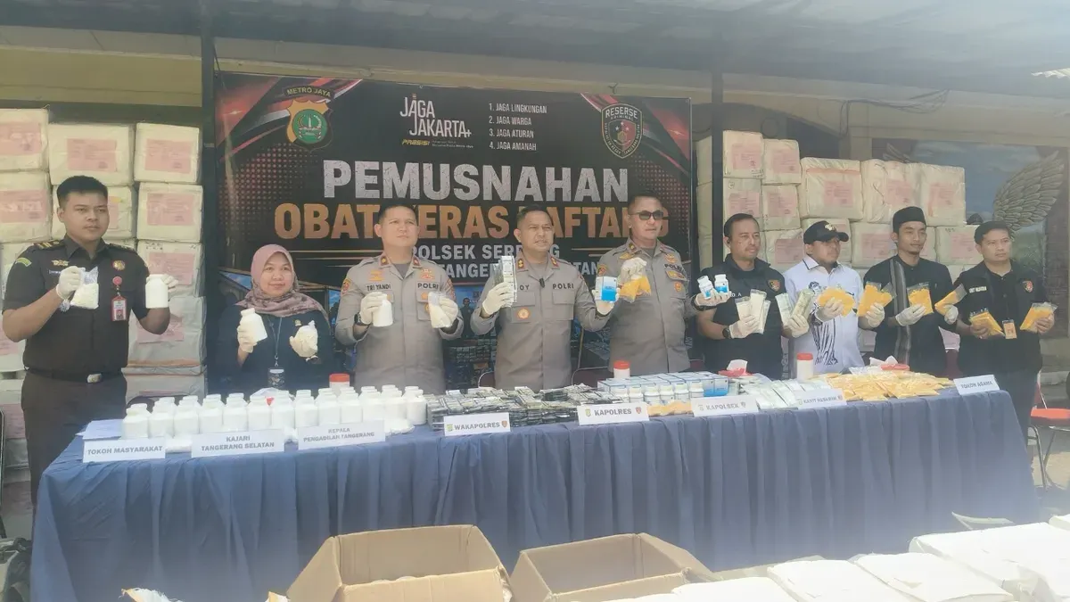 Aparat menggagalkan peredaran sekitar 46 juta butir obat keras ilegal yang ditemukan di sebuah mobil boks dan gudang di Jakarta Timur. (Sumber: Dok. Istimewa)