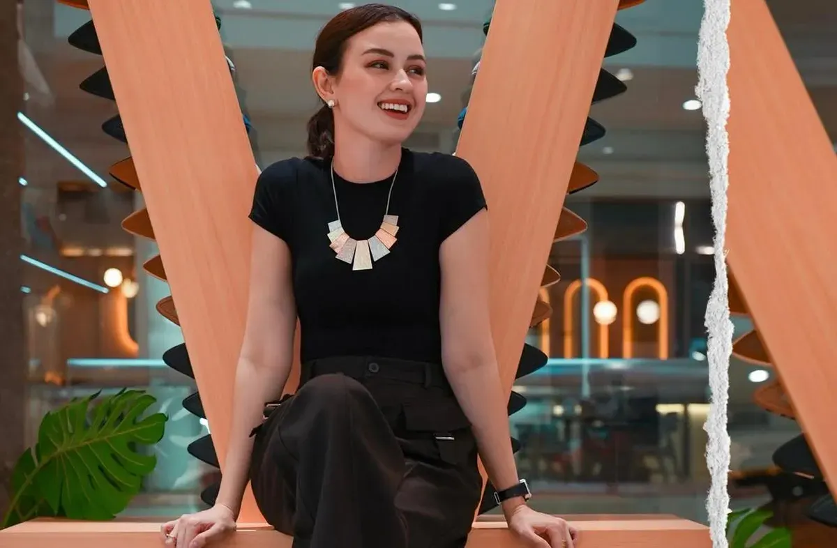 Aktris Kimberly Ryder mengungkapkan bahwa dirinya kini tengah menjalin hubungan asmara dengan seorang pria setelah resmi bercerai dari Edward Akbar. (Sumber: Instagram/@kimberlyryder)