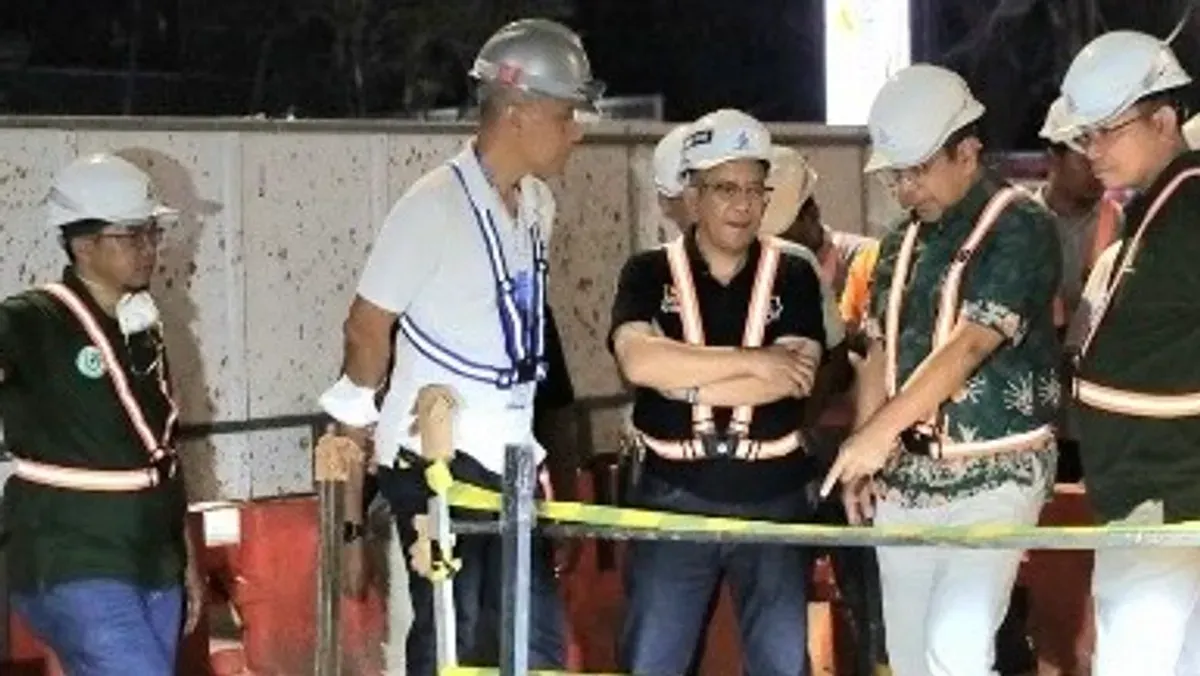 Dirut PT PAM Jaya, Arief Nasrudin saat meninjau langsung lokasi pekerjaan jaringan pipa air di Jakarta. (Sumber: Dok. Istimewa)