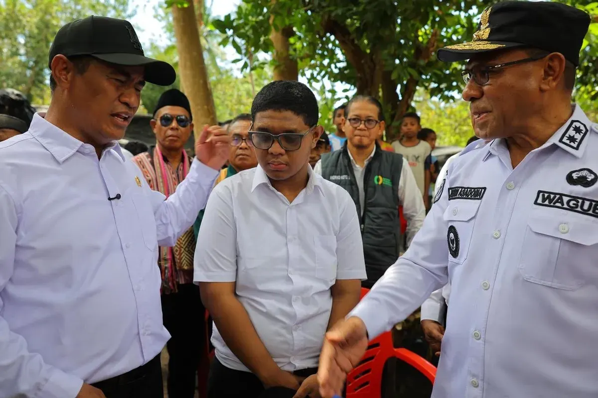 Mahasiswa Universitas Diponegoro (Undip) Adriano Padama viral usai mengkritisi kondisi harga beras di daerah Kabupaten Alor, Nusa Tenggara Timur (NTT) kepada Menteri Pertanian Andi Amran Sulaiman. (Sumber: X/@ditjen_pkh)