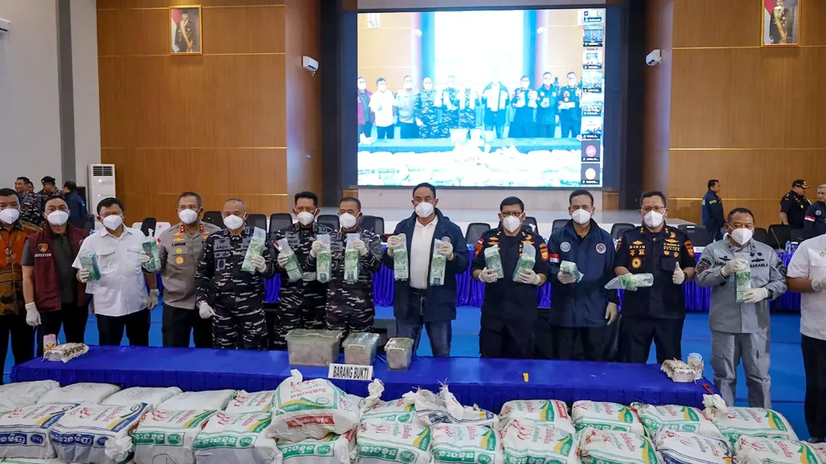 Aparat gabungan menggagalkan penyelundupan narkotika jenis ketamine seberat kurang lebih 1,3 ton di perairan Natuna, Kepulauan Riau. (Sumber: Istimewa)