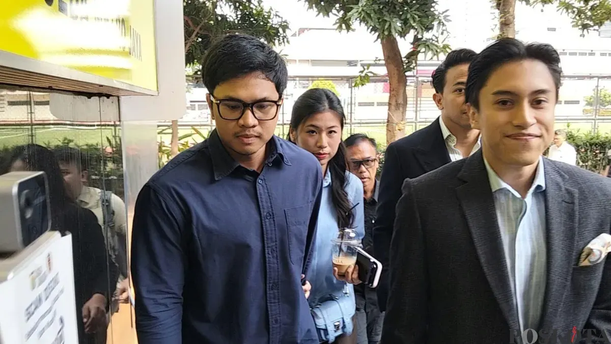 YouTuber Muhammad Jannah alias Bigmo telah menjalani pemeriksaan di Polda Metro Jaya terkait dugaan pelibatan anak dalam promosi liquid vape. (Sumber: Pos Kota/ Ali Mansur)