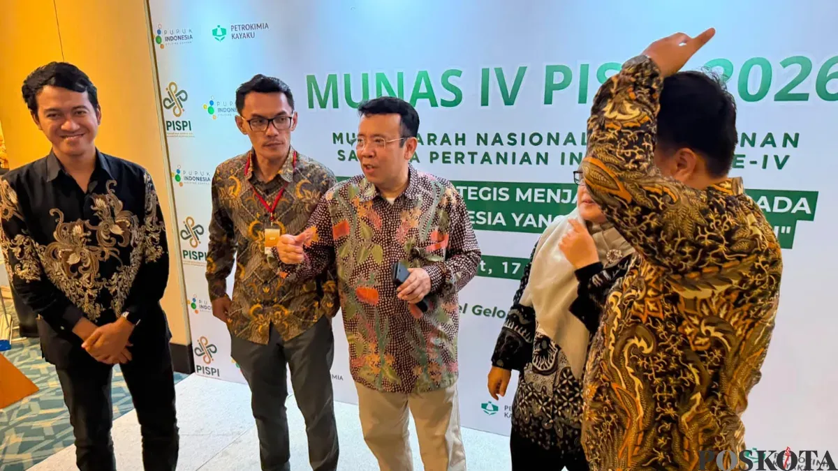 Ketua Umum PISPI Achmad Tjachja Nugraha (tengah), memberikan dalam kegiatan munas IV beberapa waktu lalu. (Sumber: Pos Kota/Gatot Poedji Utomo)