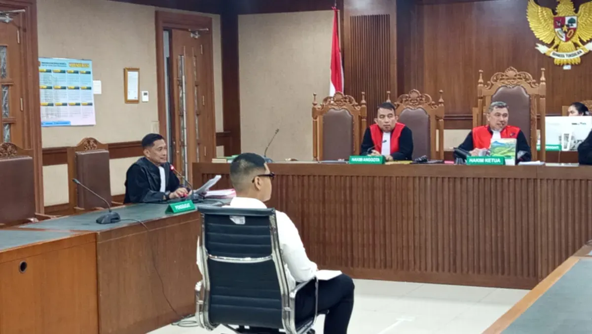 Terdakwa Bangun Paulus Tudungta menjalani sidang perdana perkara dugaan pemerasan di Pengadilan Negeri Jakarta Pusat, Rabu (12/8/2026). (Sumber: Istimewa)