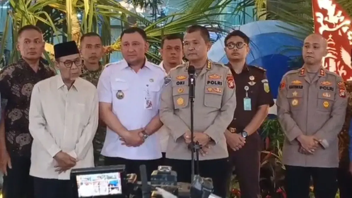 Plh Kapolres Metro Jakut, Kombes Oki Waskito saat memberikan keterangan pers terkait kasus tantangan hafalan Al-Quran berhadiah miras. (Sumber: Dok. Istimewa)