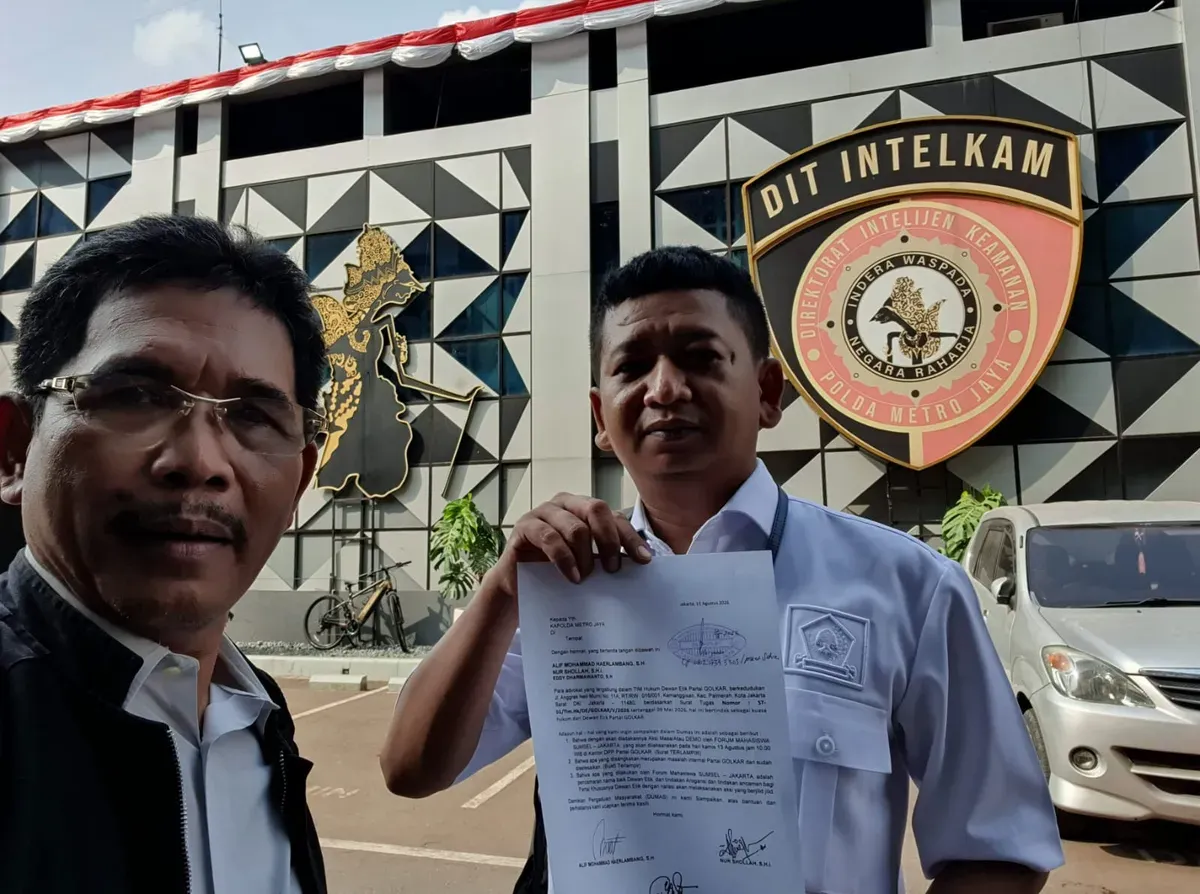 Tim hukum Dewan Etik Partai Golkar menyampaikan Dumas ke Polda Metro Jaya terkait rencana aksi Forum Mahasiswa Sumsel Jakarta di kantor DPP Partai Golkar. (Sumber: Istimewa)