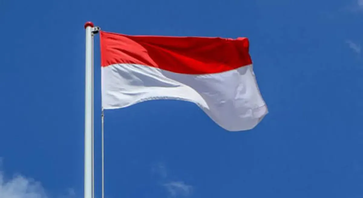 Ilustrasi bendera Merah Putih berkibar dalam peringatan HUT ke-81 Kemerdekaan Republik Indonesia pada 17 Agustus 2026. (Sumber: Wikimedia Commons)