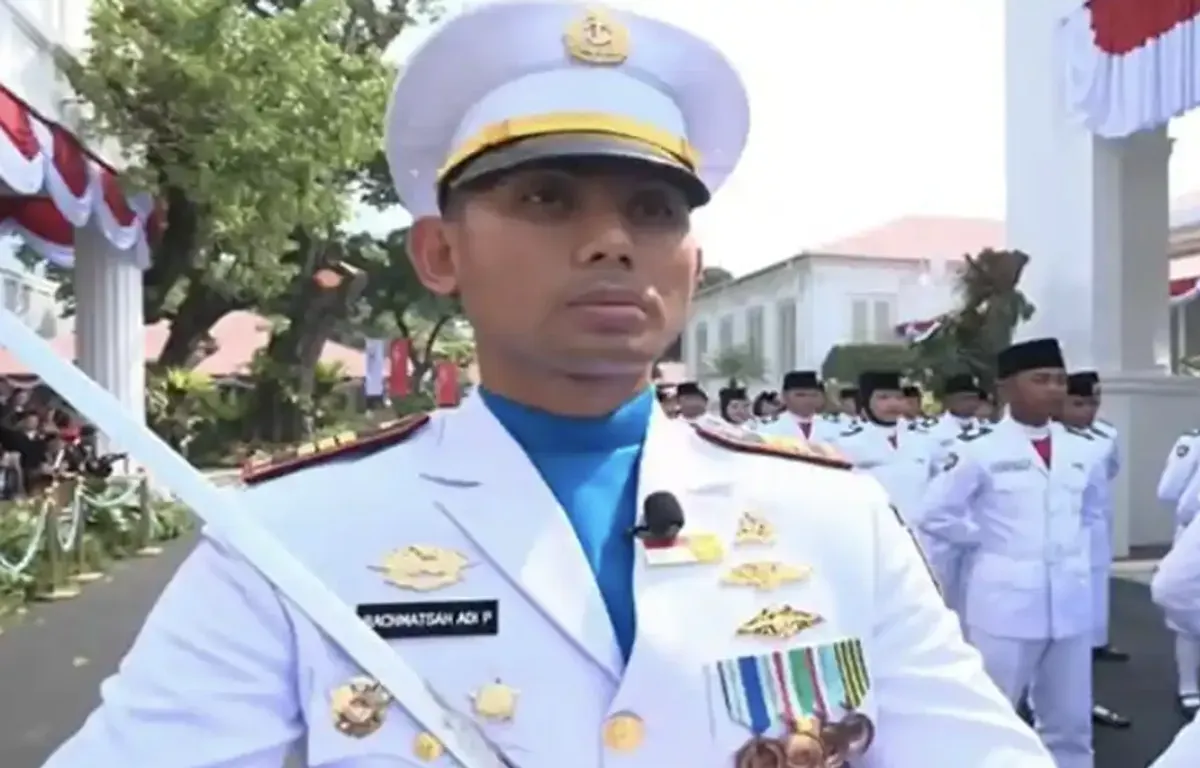 Kapten Marinir Rachmatsah Adi Putera dipercaya menjadi Komandan Kompi Paskibraka dalam pengibaran Sang Merah Putih pada HUT ke-81 RI di Istana Merdeka, Jakarta, Senin (17/8/2026). (Sumber: Sekretariat Presiden)
