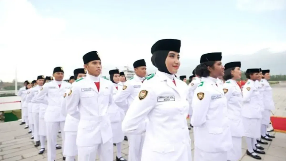 Ilustrasi - Sosok pembawa baki bendera merah putih saat upacara kemerdekaan RI di Istana Merdeka. (Sumber: Sekretariat Kabinet RI)