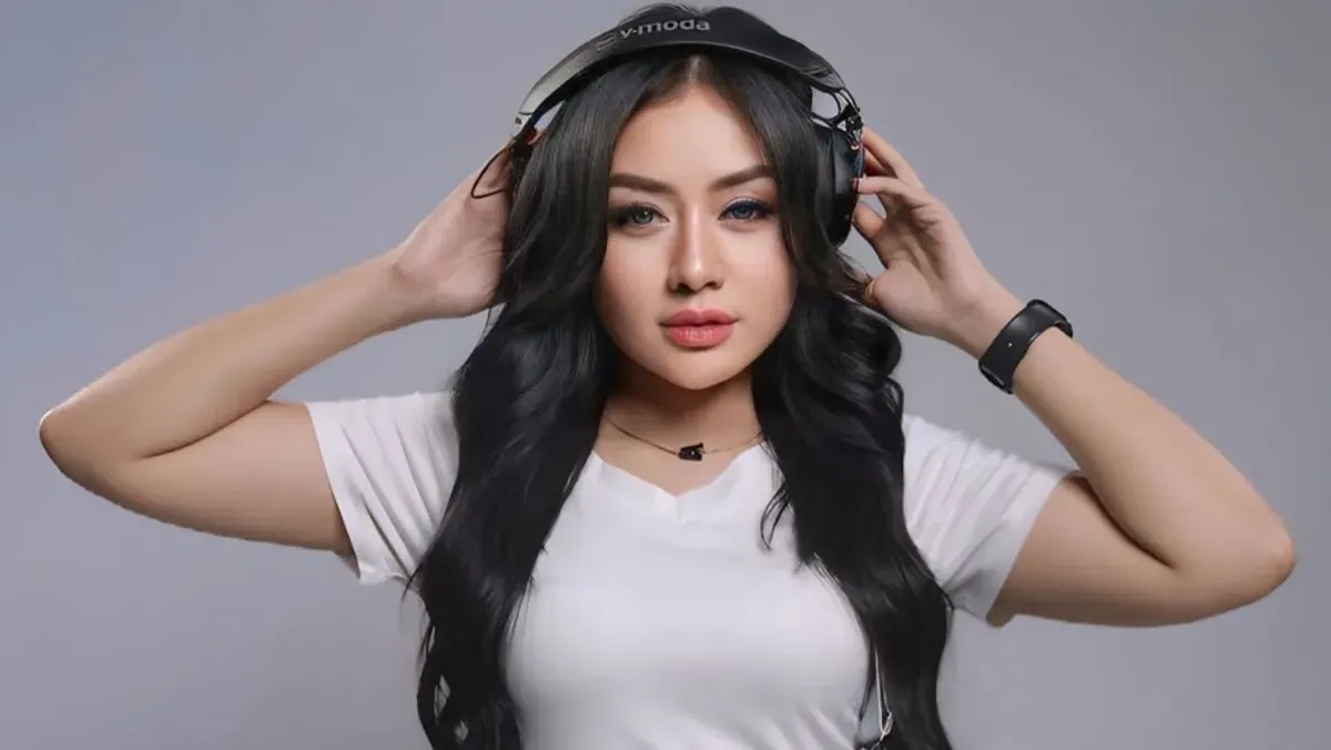 Profil DJ Anggun Maharani yang mengaku sebagai korban kekerasan seksual Tommy Indratama. (Sumber: Instagram/@anggunmaharani05)