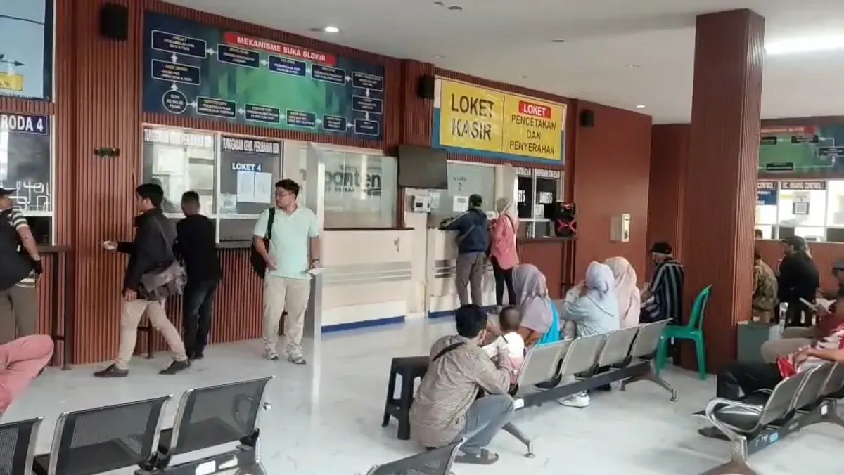 Situasi Gedung Samsat Balaraja, Kecamatan Balaraja, Kabupaten Tangerang. (Sumber: Poskota/Veronica Prasetio)