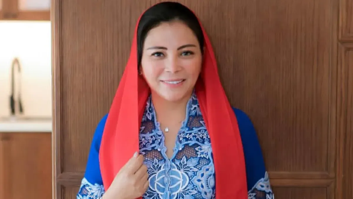 Sosok politisi PAN, Sari Widyastuti Pramono yang diduga gusur lapak UMKM di Tebet untuk bangun dapur MBG. (Sumber: Instagram/@danielkampua)