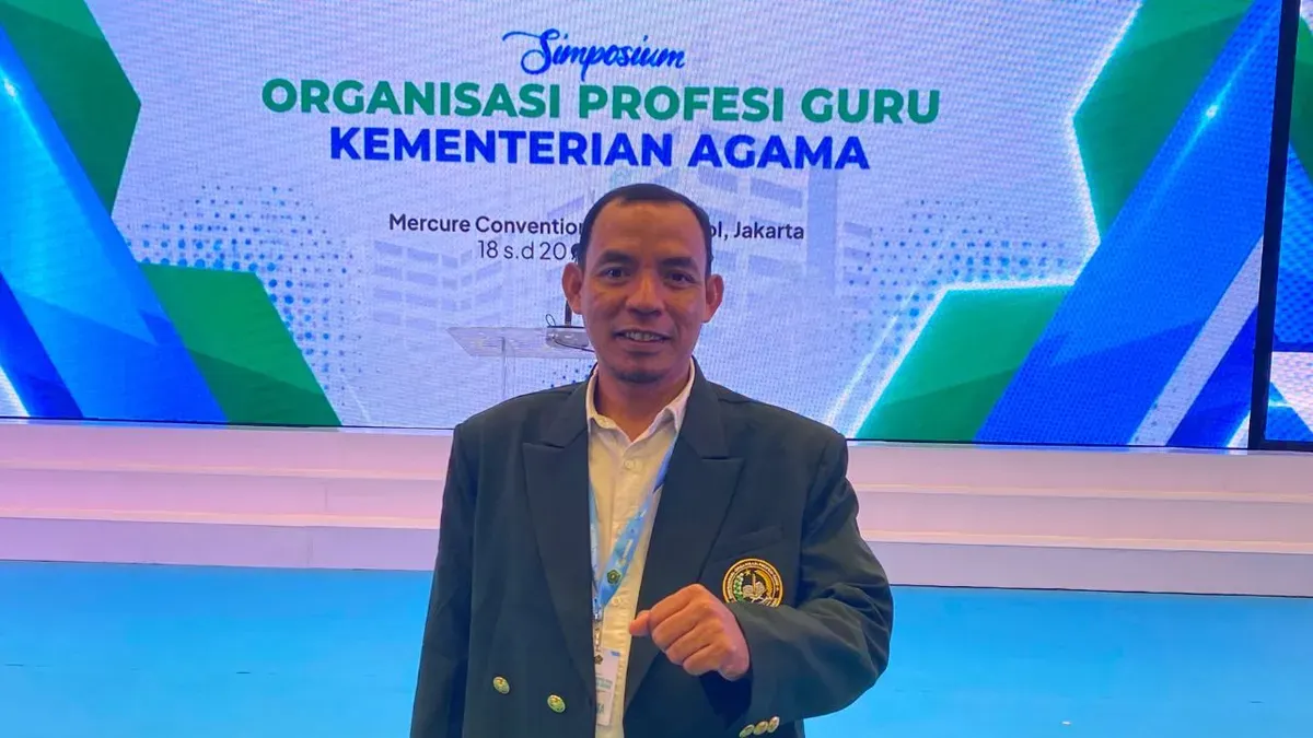 Salah seorang pengurus konfederasi guru asal Kabupaten Pandeglang, Fahru Rijal menghadiri Simposium Organisasi Profesi Guru Kemenag di Mercure Convention Center Ancol, Jakarta Utara, Selasa, 18 Agustus 2026. (Sumber: Dok. Istimewa)