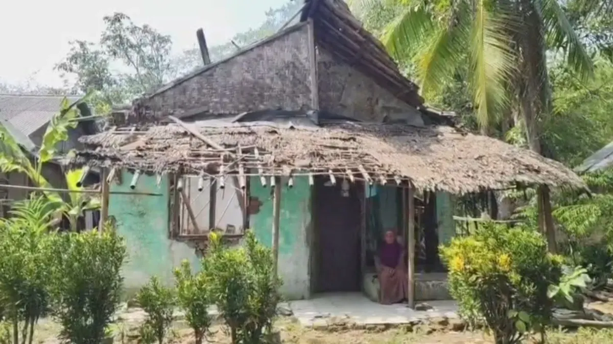 Kondisi bangunan rumah Sanami, warga Cimoyan, Patia, Kabupaten Pandeglang. (Sumber: Dok. Istimewa)