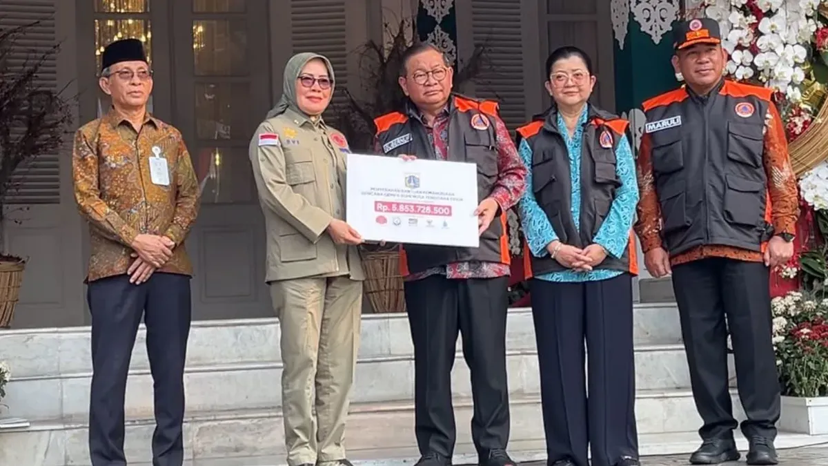 Penyerahan bantuan dari BUMD Jakarta untuk korban gempa NTT di Pendopo Balai Kota DKI Jakarta, Kamis, 20 Agustus 2026. (Sumber: Dok. Istimewa)