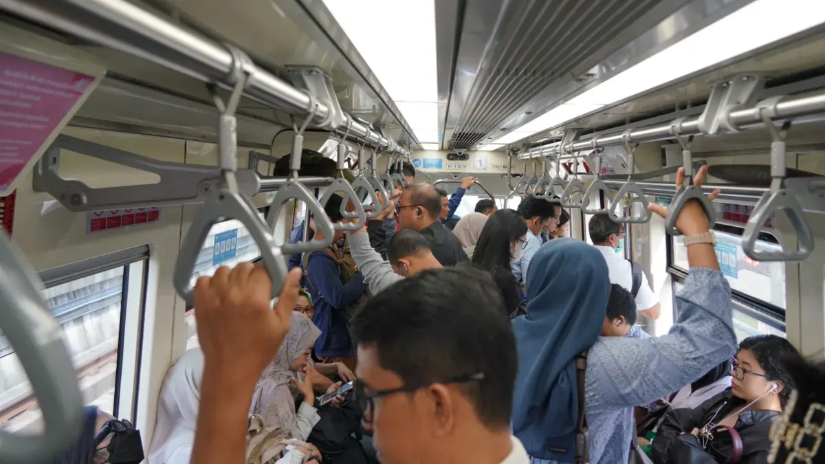 Pengguna LRT di Jabodebek tembus 3,06 juta pada Juli 2026. (Sumber: Istimewa)