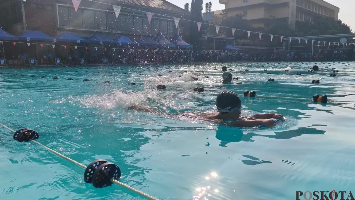 Riuh para atlet mewarnai Kolam Renang Yadika atau Tanjungsari Sport Centre, Sumedang, Sabtu 22 Agustus 2026. (Sumber: Pos Kota/Gatot Poedji Utomo)