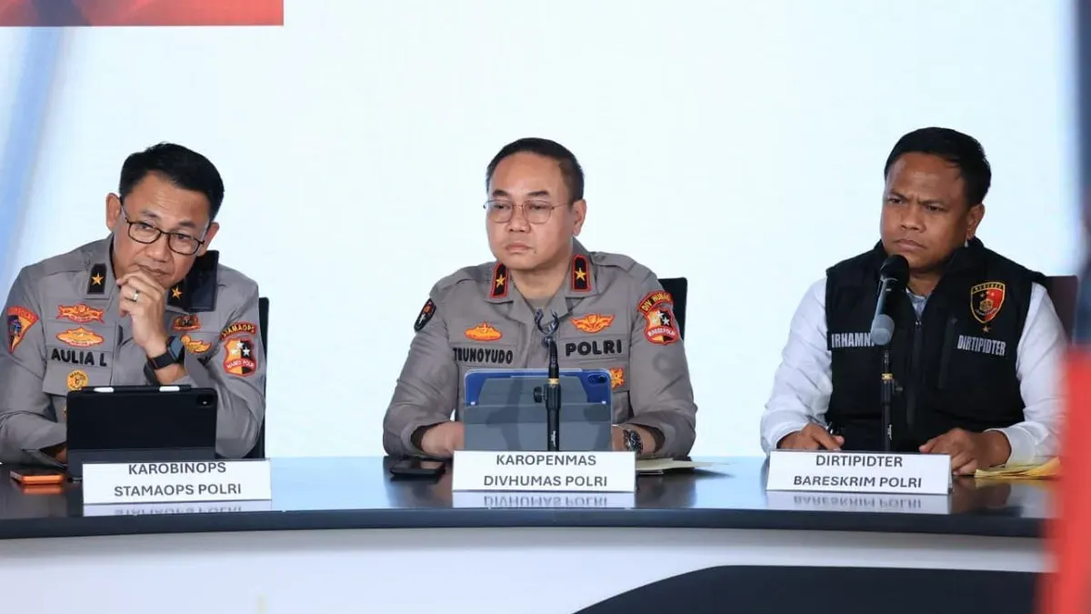 Bareskrim) Polri memberikan keterangan pers terkait penanganan dugaan praktik pembukaan lahan dengan cara dibakar menjadi salah satu pemicu karhutla di sejumlah wilayah Indonesia. (Sumber: Dok. Polri)