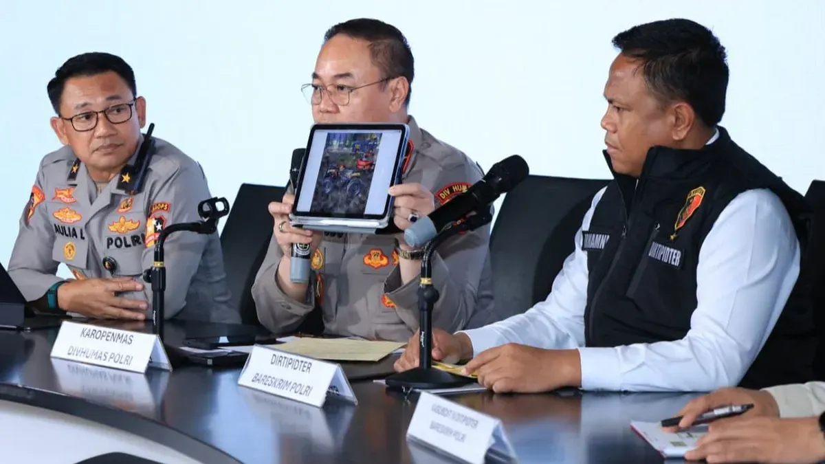 Bareskrim Polri memberikan keterangan pers penanganan dugaan praktik pembukaan lahan dengan cara dibakar menjadi salah sebuah pemicu karhutla. (Sumber: Dok. Polri)