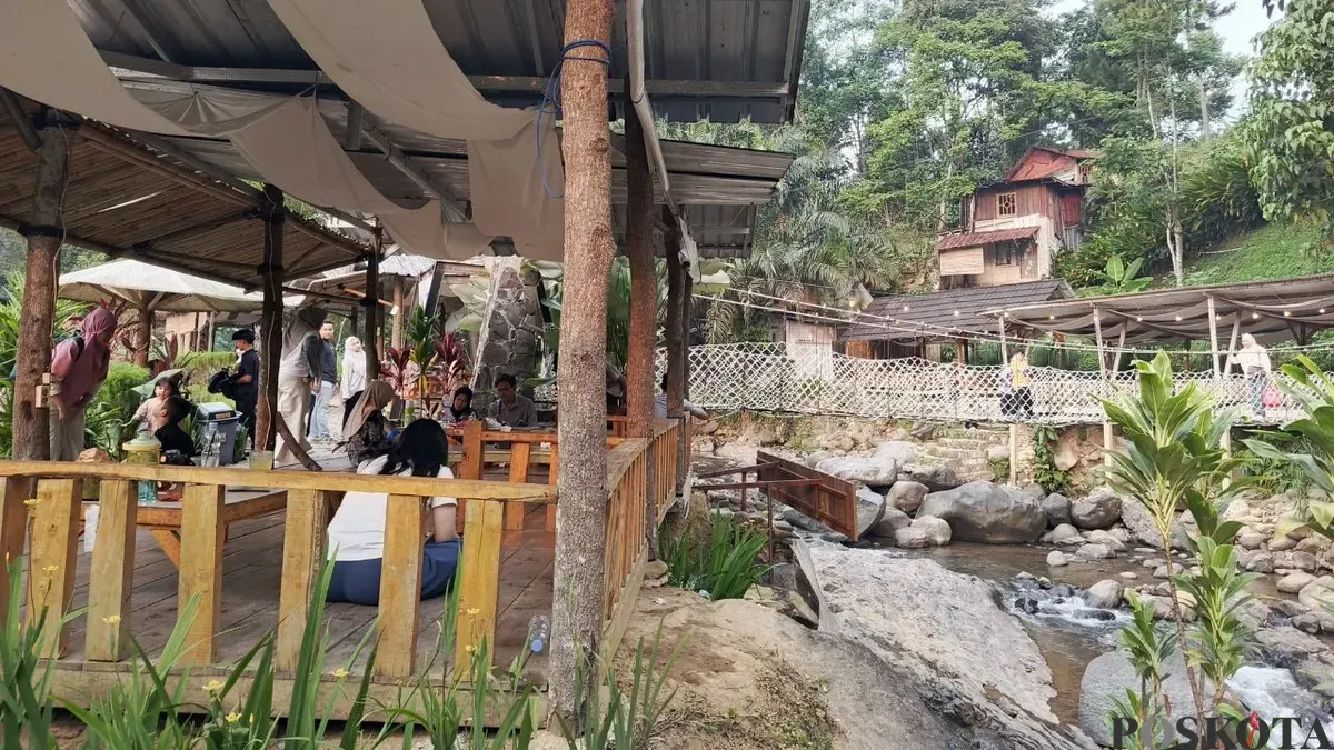 Suasana dan pemandangan di Kaliwatu Cafe & Resto yang berada di Kp. Cilaya, Karang Tengah, Kecamatan Babakan Madang, Kabupaten Bogor. (Sumber: Poskota/Ali Mansur)