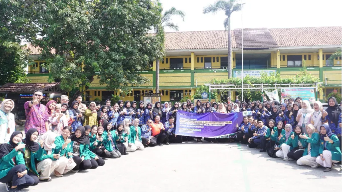 Potret kegiatan "Pendampingan Guru SD dalam Memfasilitasi Deep Learning dengan Pendekatan Saintifik yang Terintegrasi Bahan Ajar Digital" yang diikuti oleh 24 guru sekolah dasar dari berbagai sekolah di wilayah Bekasi Barat. (Sumber: Istimewa)