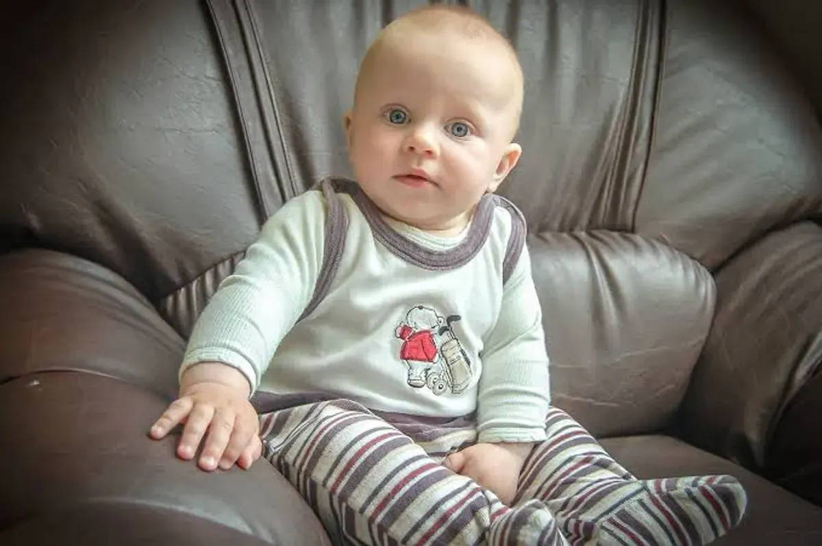 Ilustrasi Bayi (Sumber: Wikimedia Commons)