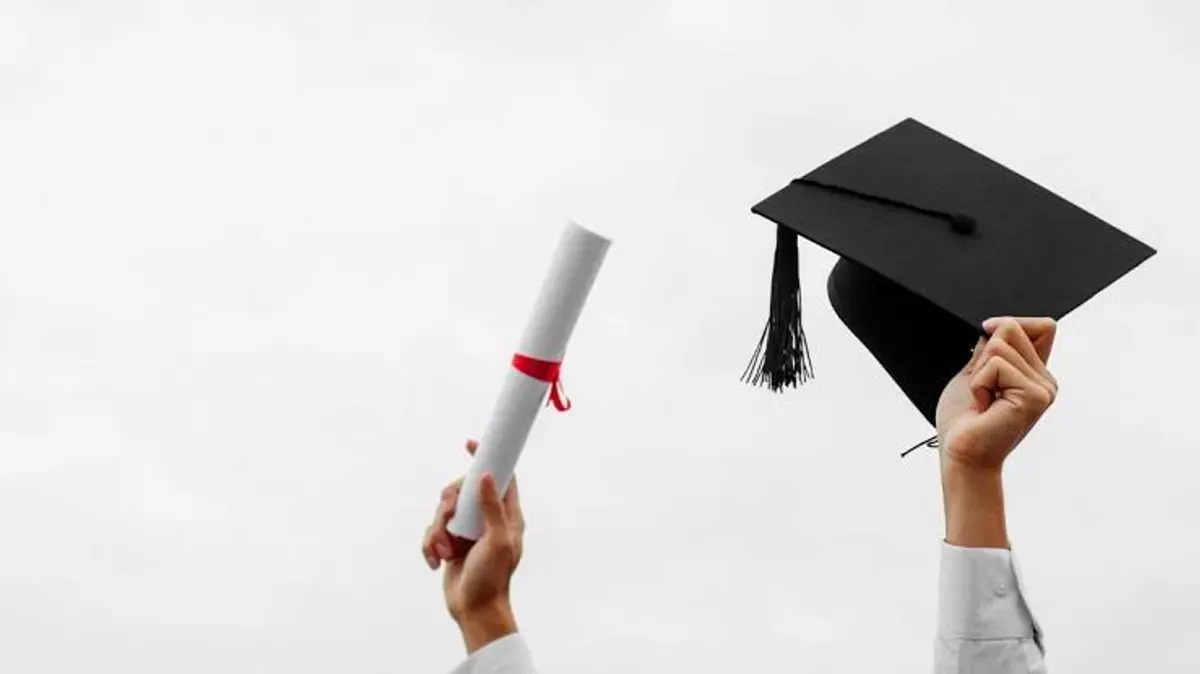 Mahasiswa Universitas Gunadarma dapat mengikuti program Beasiswa YBJ 2026 dengan memenuhi persyaratan dan melengkapi dokumen pendaftaran. (Sumber: Wikimedia Commons)
