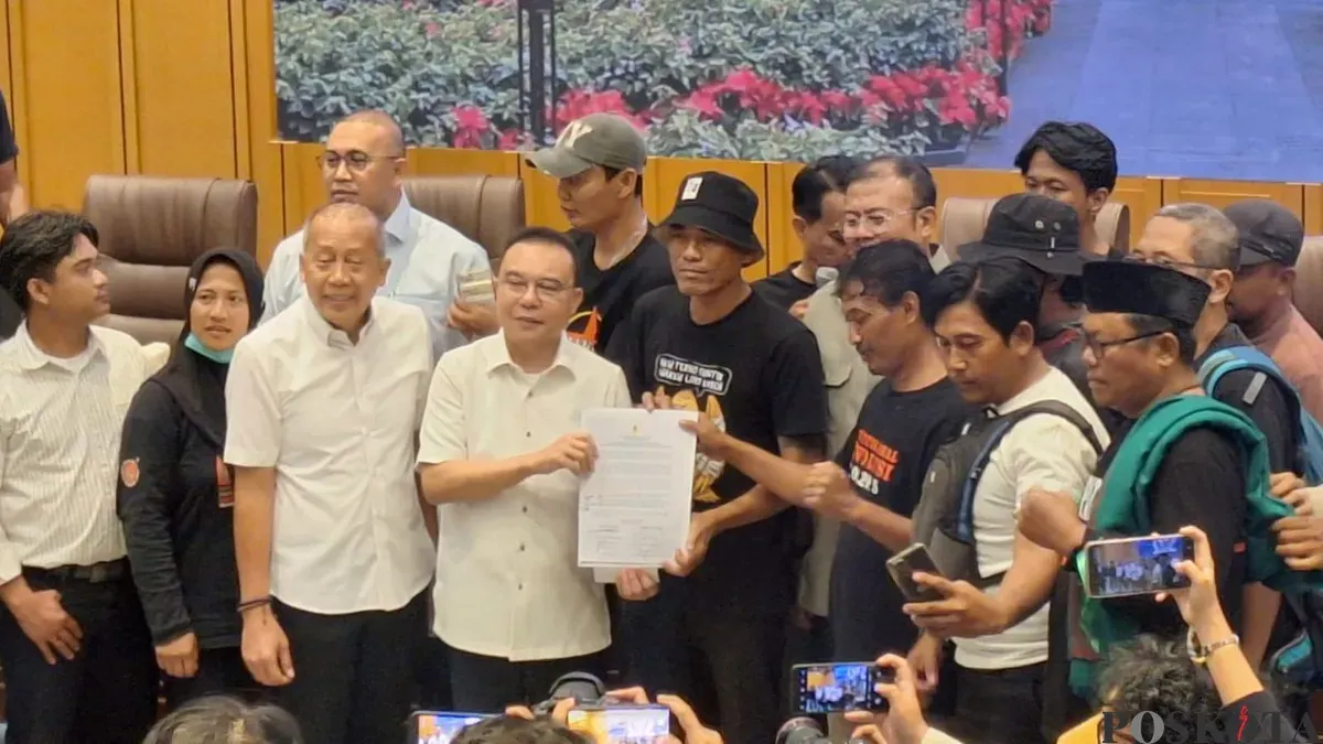 Wakil Ketua DPR RI Sufmi Dasco Ahmad bertemu aktivis AMPB di Gedung DPR RI, Senayan, Tanah Abang, Jakarta Pusat, Kamis, 27 Agustus 2026. (Sumber: Poskota/Ali Mansur)