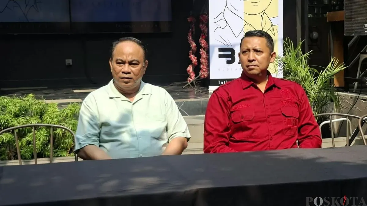 Ketum Projo Budi Arie Setiadi (kiri) dan Ketum Baramuda 08 Rhesa Yoga (kanan) saat jumpa pers di Jakarta, Jumat, 28 Agustus 2026. (Sumber: Poskota/Angga Pahlevi)