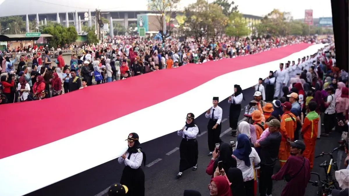 Bendera panjang saat Pesona Nusantara Bekasi Keren (PNBK) Jilid III di Kota Bekasi, Minggu, 30 Agustus 2026. (Sumber: Dok. Istimewa)
